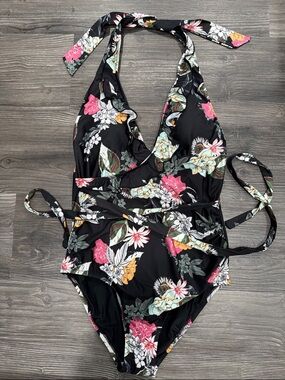NWOT ModCloth Floral Surplice Ruffle Swimsuit Size Large NEW